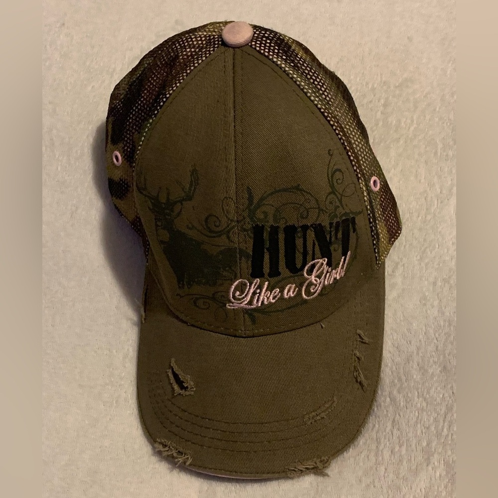 WOMEN’S Hunt Like A Girl hat